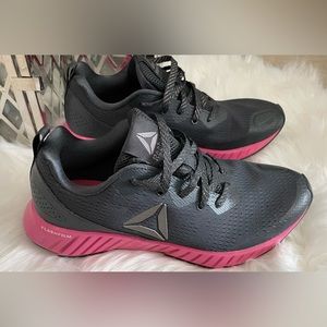 Reebok Athletic Shoes Size 5 Big Kid